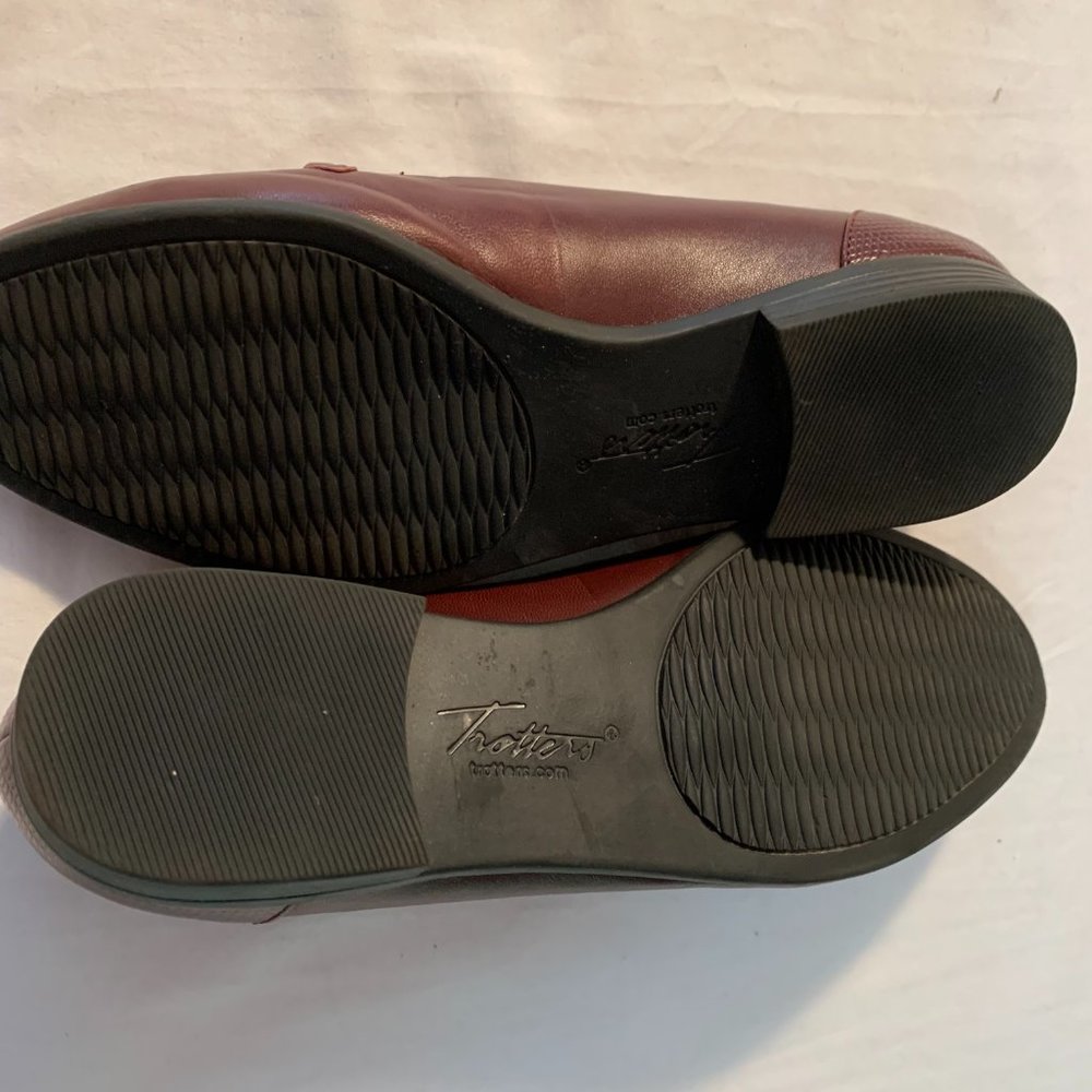 Trotters Anatasia Slip On Burgundy Loafer Size 5 EUC - Picture 5 of 7